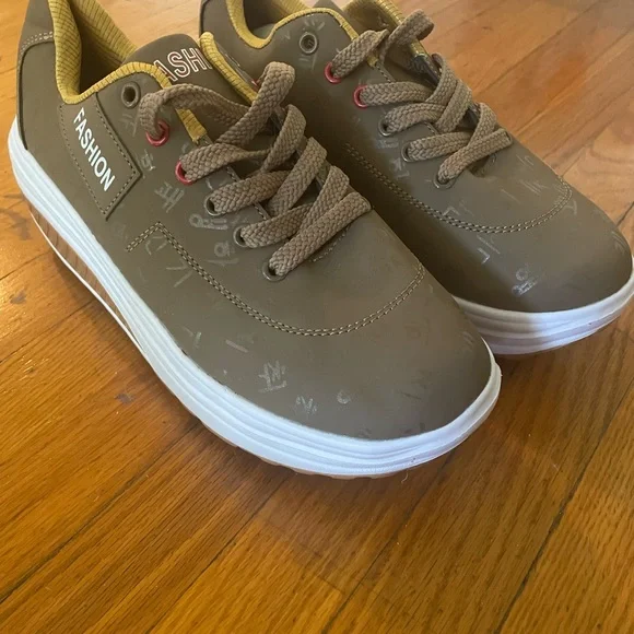 NWOT Rocker Bottom Performance Shoes - Picture 4 of 5